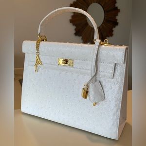 Andalossi white structured leather purse